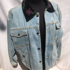 Jean jacket with velvet beaded flowers collar